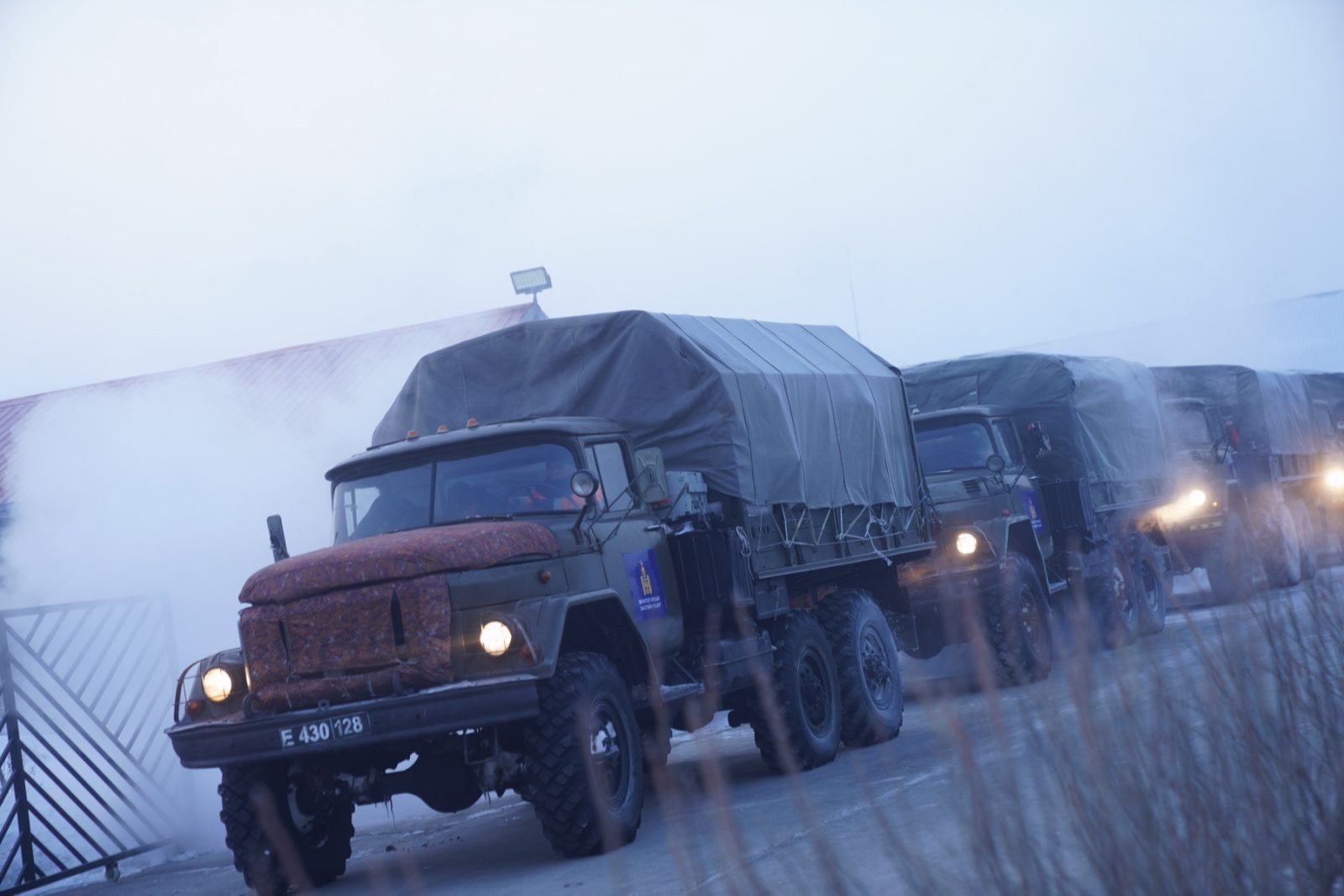 Өвөлжилт хүндэрсэн аймаг, сумдад өвс, тэжээл хүргэх тусламжийн цуваа хөдөллөө